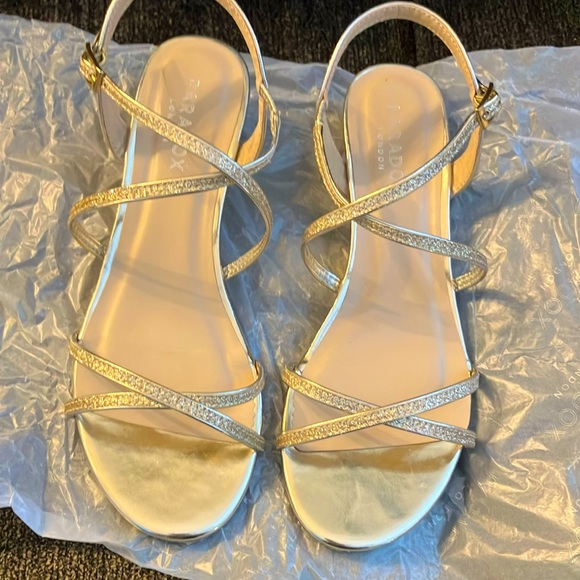 paradox london Shoes - 👡Beautiful women’s strapping gold sparkling sandals by Paradox of London